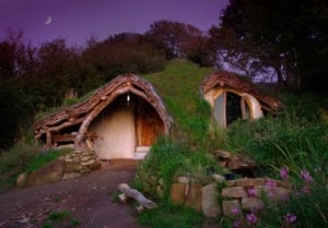 Une vraie maison de Hobbit, écologique et autosuffisante